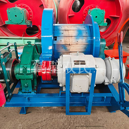 鑿井絞車廠家生產的JT-0.8×0.6P礦用提升絞車發貨！